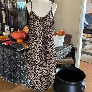 COPY - Jones New York leopard print slip